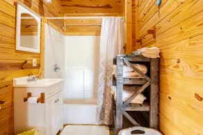 Boothe Pond Cabin on East Fork Creek - Image 5