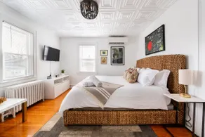 Walk to Greenwich Ave [KING bed] BEST Location - Image 3