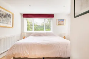 The 36 Spacious, 1 bedroom, self-contained studio - Image 3