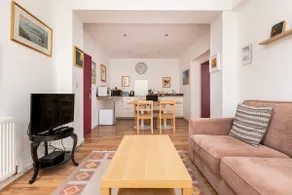 The 36 Spacious, 1 bedroom, self-contained studio - Image 2