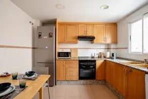 Townhouse near the beach with a barbecue and air conditioning - Image 4