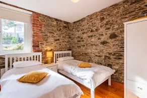 Lovely apartment overlooking the harbour and bay - Image 5