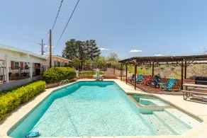 Stay at Burro Ranch! King Bed, Hilltop views - Image 2