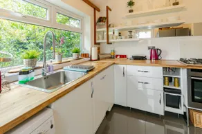 Luxury 5* Home with Secret Garden and Free Parking - Image 5