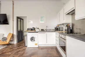 Classroom Flat Suite in a converted school in Fowey town centre - Image 4