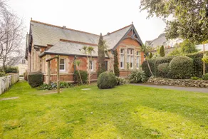 Classroom Flat Suite in a converted school in Fowey town centre - Image 2