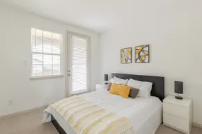 Stylish Living in Vibrant Frisco - Image 3