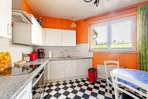 Air-conditioned top apartment + 9 m² green terrace - Image 5