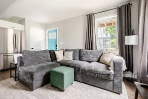 Modern Salem: Whole 2 Bed 2 Bath Unit - Image 3