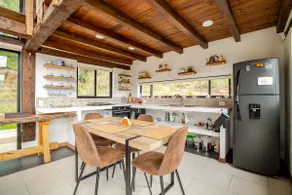 Beautiful cabin with mountain views - Image 3