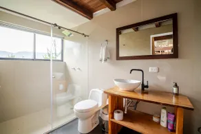 Beautiful cabin with mountain views - Image 5