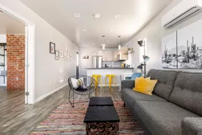 Freshly renovated 1 bedroom house, steps from UofA - Image 2