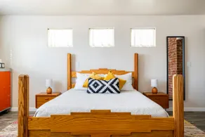 Freshly renovated 1 bedroom house, steps from UofA - Image 3