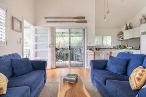 Beach Cottage on Shelly Surrounded by Lush Coastal Gardens - Image 4