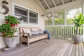 Beach Cottage on Shelly Surrounded by Lush Coastal Gardens - Image 3