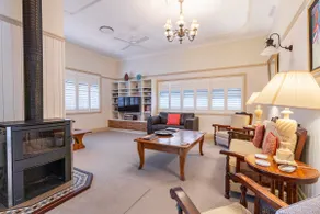Gracious Spacious & Charming Queenslander, Walk into Maleny - Image 4