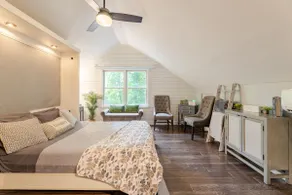 White Pickett District Loft - Image 2