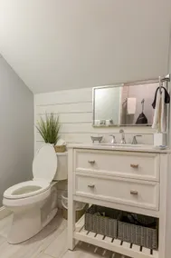White Pickett District Loft - Image 4