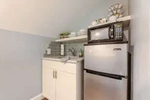 White Pickett District Loft - Image 5