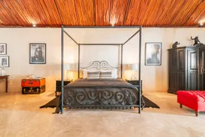 Romantic and sexy boutique loft, private jacuzzi - Image 4