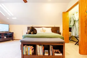 Deluxe Guest Suite - Romantic Summer Getaway - Image 3