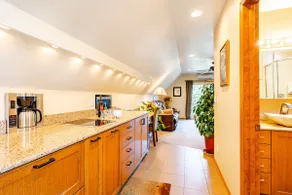 Deluxe Guest Suite - Romantic Summer Getaway - Image 5
