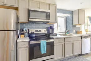 Bright 2BR w/driveway + Laundry, near Napa/SF - Image 5