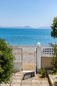Beachfront House for 6 | Large Terrace & Sea Views - Image 3