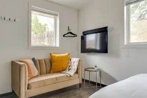 Modern Cozy Suite w/ Kitchen & Private Entrance - Image 3