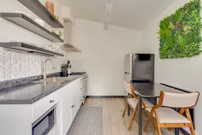 Modern Cozy Suite w/ Kitchen & Private Entrance - Image 4