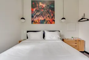Modern Cozy Suite w/ Kitchen & Private Entrance - Image 2