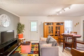 New Apartment, Cozy and Close to Everything - Image 3