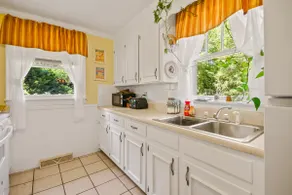 Vintage home near downtown Greenville. - Image 4