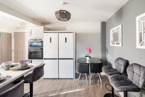 Luxury House 4 ensuite bedrooms, free parking ,wifi - Image 3