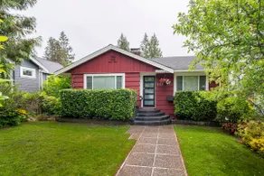 Bright, Modern and Central North Vancouver Studio - Image 2