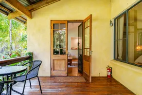 Rainforest Cabin 2 with Rock Pools & Spa Bath - Image 3
