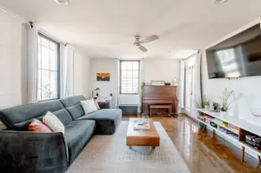 Mid-Century Bungalow. Pet Friendly. Big Yard! - Image 2
