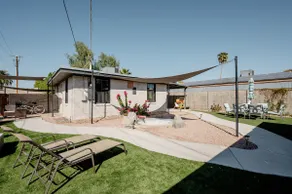 Mid-Century Bungalow. Pet Friendly. Big Yard! - Image 4