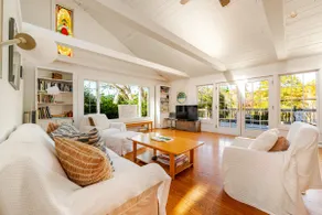Charming cottage w/ pool, fire pit & privacy - Image 4
