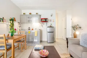 Cozy, Clean 1 Bedroom Apt. w/free parking - Image 5