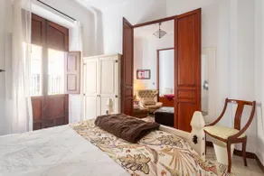 1920s town house - discounts for solo travellers! - Image 2
