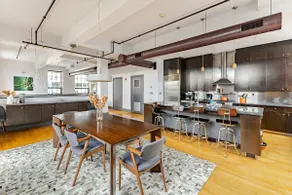 Designer Loft w/ Private Garden - Image 3