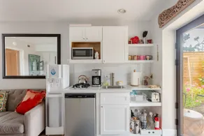 Romantic 1BD w/ patio, parking - Image 4