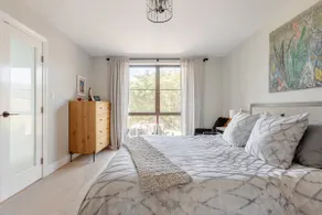 Romantic 1BD w/ patio, parking - Image 3