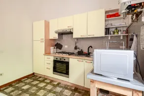 Apartment in a historic building in the center - Image 4