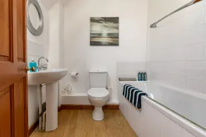 Historic cosy Old Town cottage-parking, garden, 2-min walk to beach - Image 5