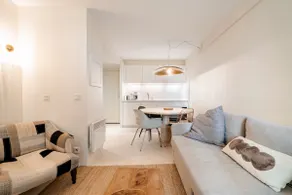 2-bedroom apartment, pool and free parking - Image 4