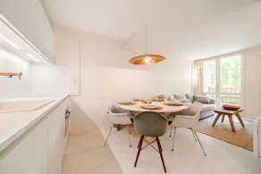 2-bedroom apartment, pool and free parking - Image 2