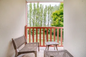2-bedroom apartment, pool and free parking - Image 5