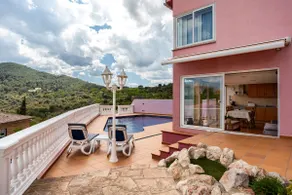 Sunny apartment, good view and with a pool - Image 4